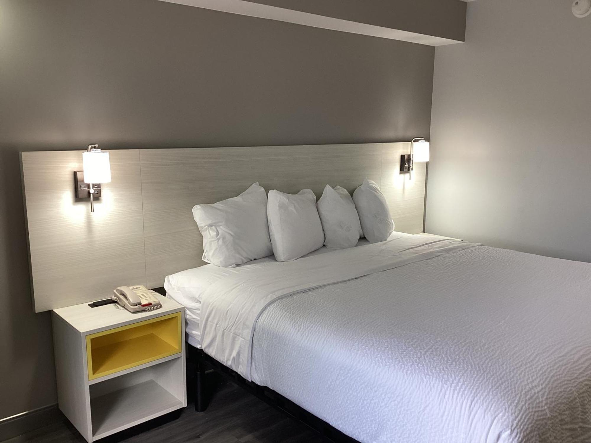Days-inn By Wyndham Northwest Hotel 2*