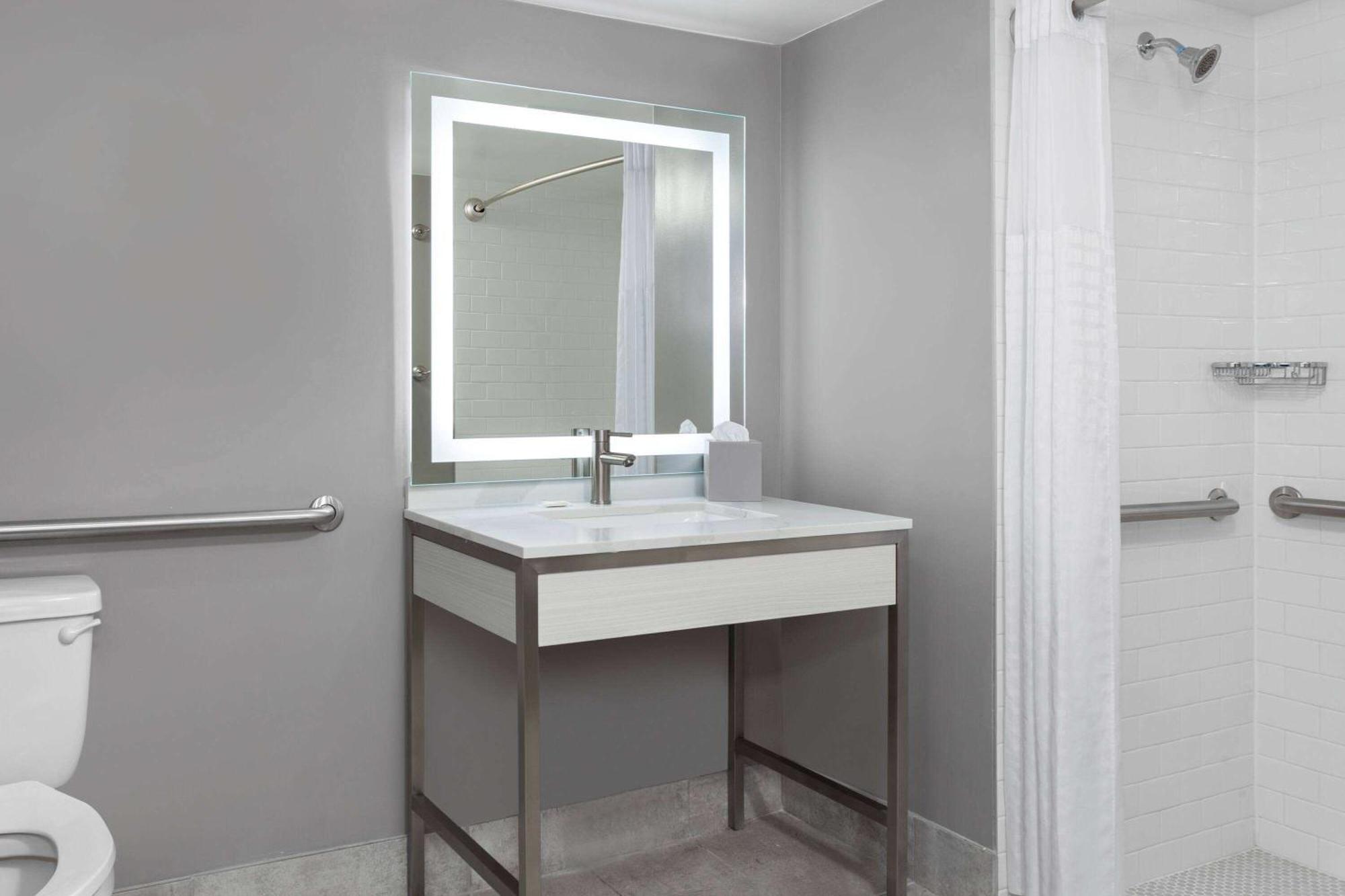 Days-inn By Wyndham Northwest Hotel 2*