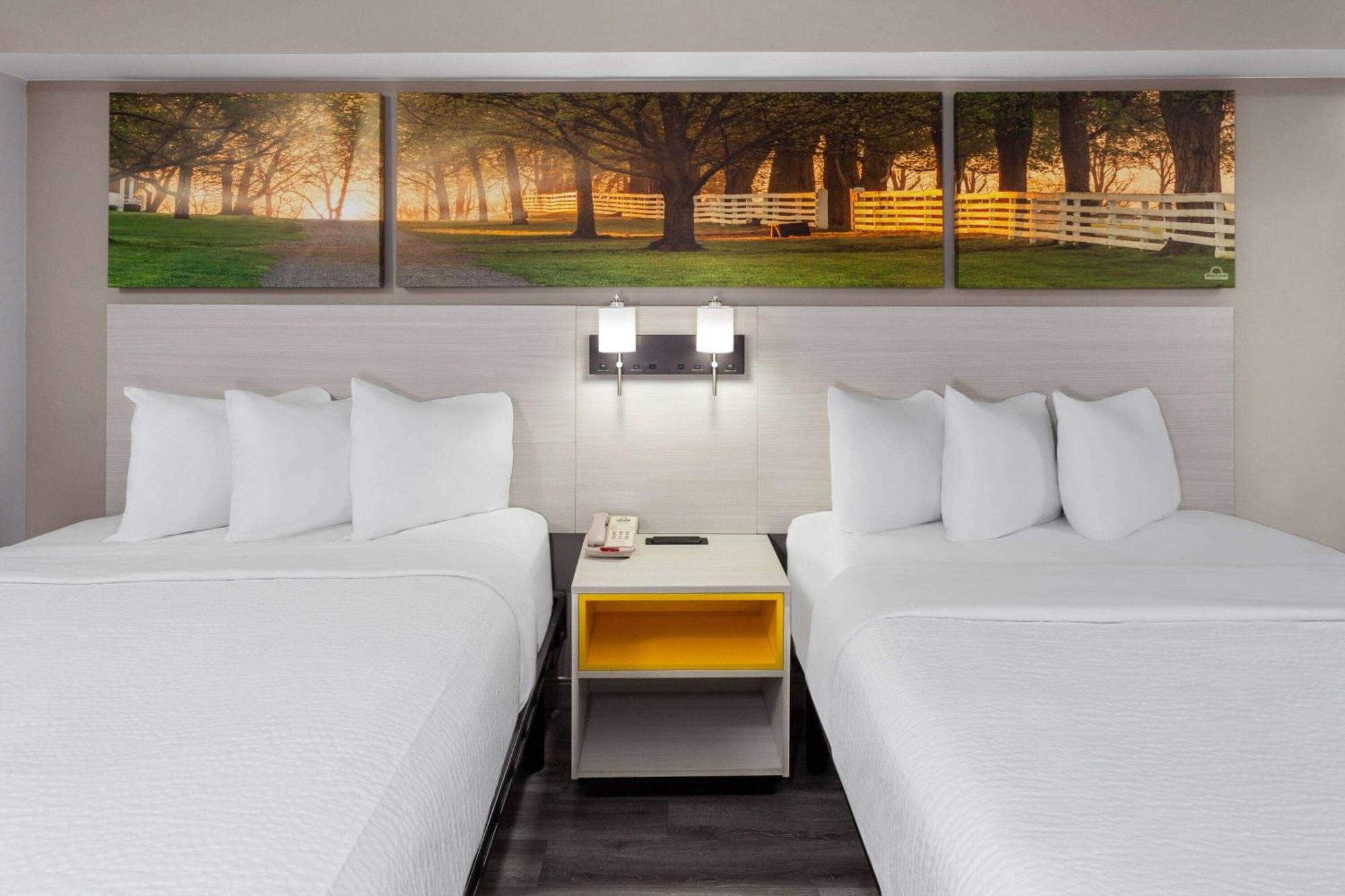 Days-inn By Wyndham Northwest 2*