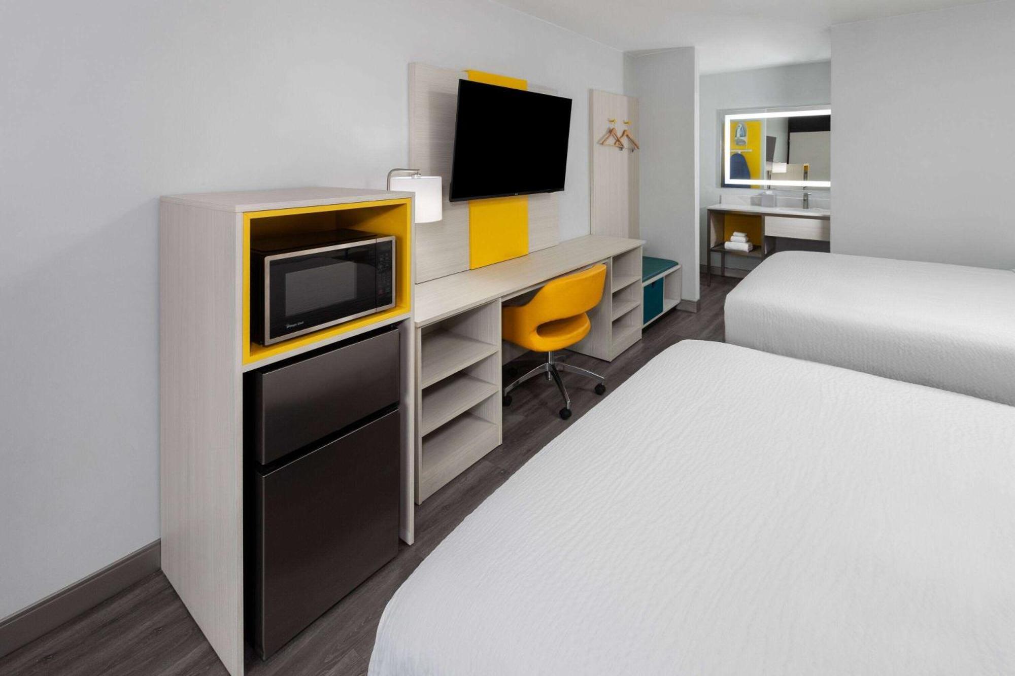 Days-inn By Wyndham Northwest Hotel