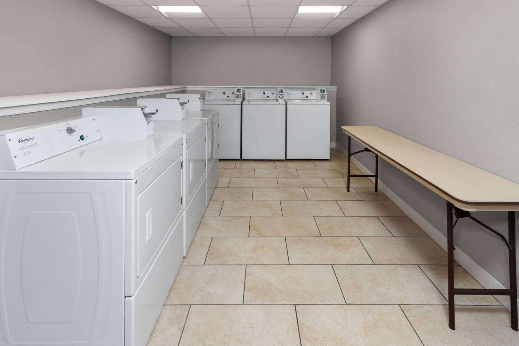 Days-inn By Wyndham Northwest 2*