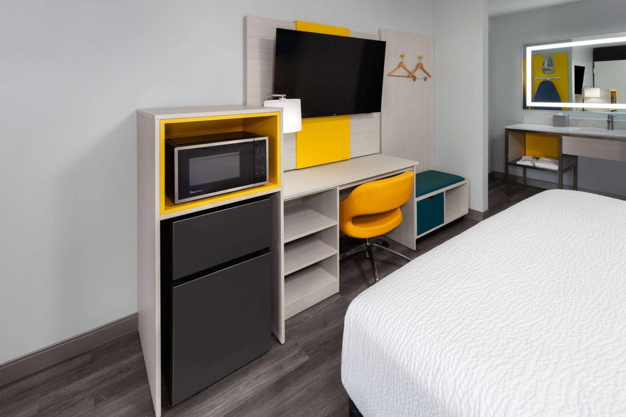 Days-inn By Wyndham Northwest Hotel